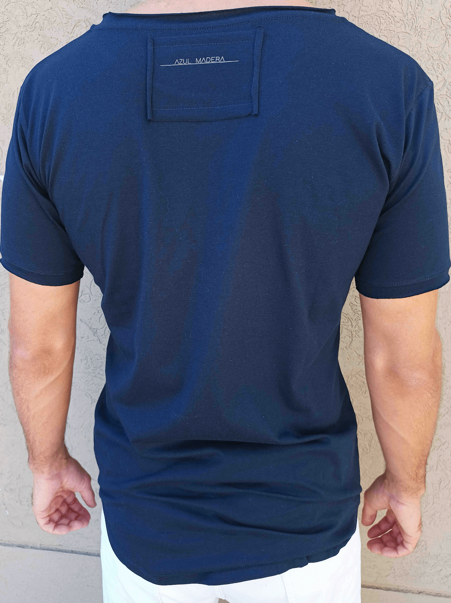 Camiseta Cedro Azul Marino Espalda